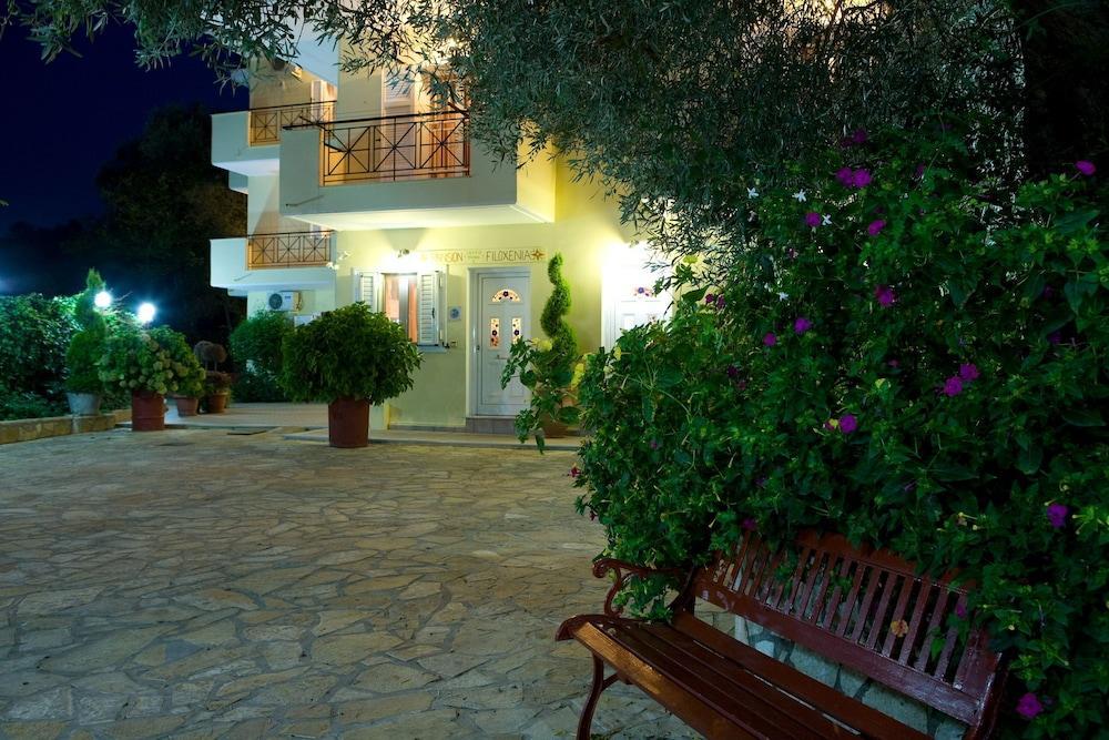 Pansion Filoxenia Apartments & Studios Tsoukalades Exterior photo